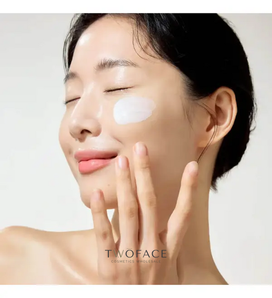Солнцезащитный крем Celimax Pore+Dark Spot Brightening Care Sunscreen SPF50+ PA++++ 50 мл 189 фото